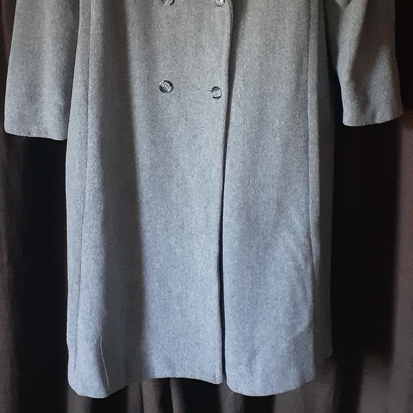 Stephanie Mathews - Picture 2 of 6